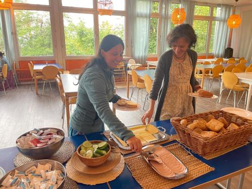 อาหารและเครื่องดื่ม, Hindu Monastery - Shree Peetha Nilaya Ashram in บัด ชวาลบัค