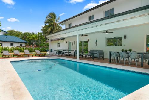 Удобства, Ultimate Vacation Retreat heated pool & Mini Golf L63 in Country Club