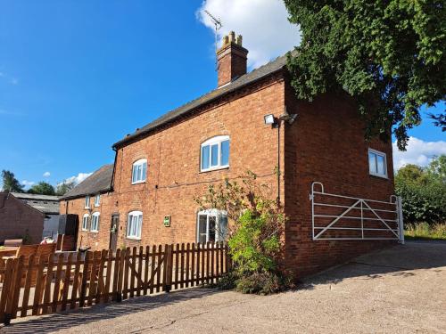 Deepmoor Farmhouse, Doveridge, Derbys.