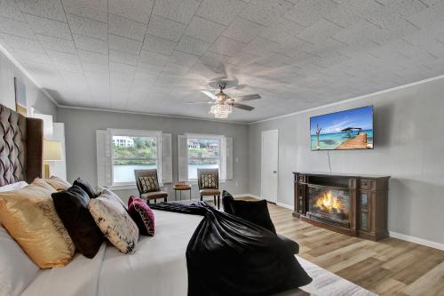 Lake Haven Chateau - Hot Tub, Game Room in Hot Springs, USA