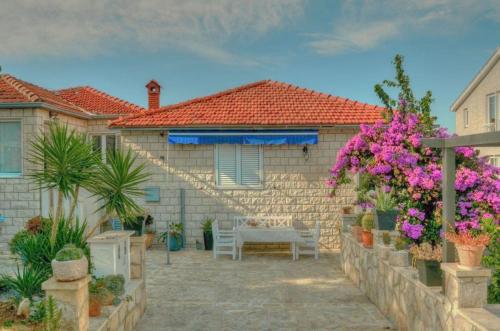  Apartments Ivanka in Supetar