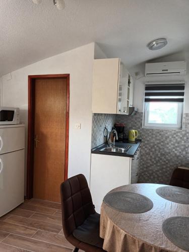 Apartment in Nin with Terrace, Air conditioning, Wi-Fi (3722-2), Nin (Foto 7)