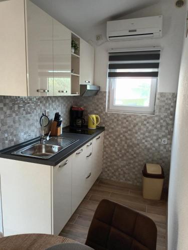 Apartment in Nin with Terrace, Air conditioning, Wi-Fi (3722-2), Nin (Foto 6)