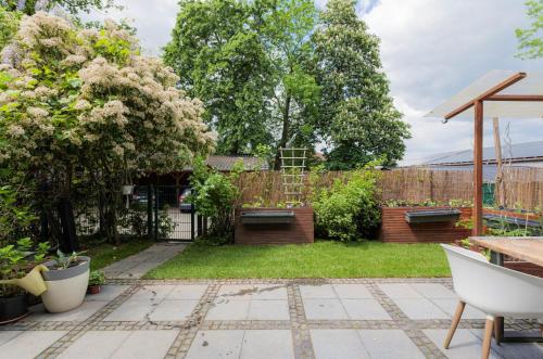 Spacious and kids-friendly modernized farmhouse near city of Cologne