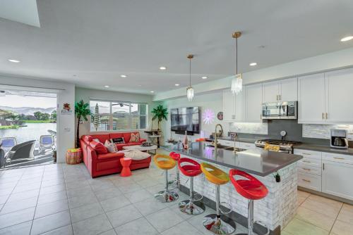 Tropical Paradise! Magnificent Lake View! in Indio, USA
