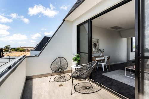 Urban Rest Port Adelaide Apartments - 발코니/테라스