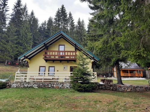 Peaks of the Balkans Trail 192 km -- Hostel Panorama --