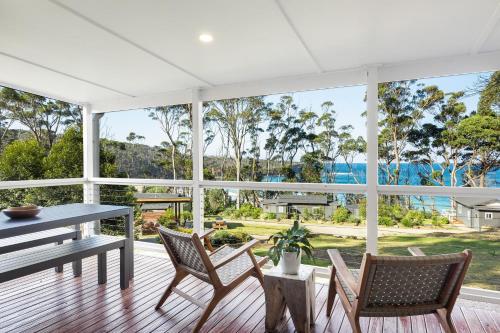 Pebbly Beach Escape in อัลลาดัลลา