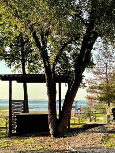 Boulder Bay on Lake Buchanan, Hot Tub, Dog Friendly private fenced and gated home! in Buchanan Dam, USA