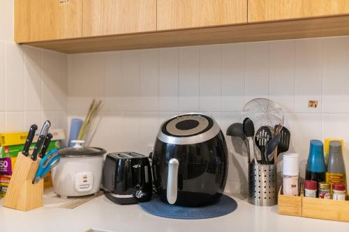 Modern Share house, private bedroom with double size bed, 7min to beach in Mitchell Park