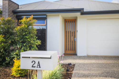 Modern Share house, private bedroom with double size bed, 7min to beach in Mitchell Park