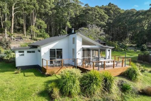 Pebbly Beach Escape in อัลลาดัลลา