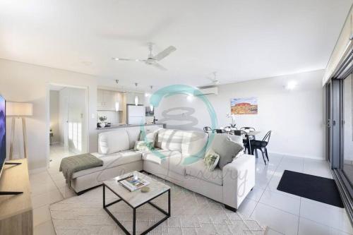 Zen on Stuart: 3-BR Penthouse Pad + Pool + BBQ