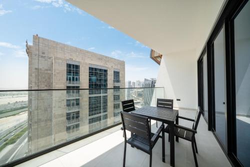 ALH Vacay - With Private Jacuzzi 2 bedrooms in Binghatti Canal - image 11