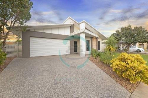 Zenhouse: 4BR Stylish Work/Family Home in Muirhead