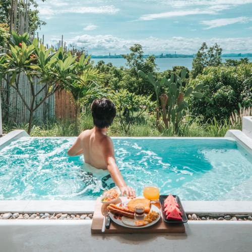 Myth Koh Larn resort bar and bistro