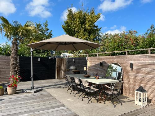 NEW - LITTLE IBIZA, on a lake near Amsterdam, with HOT TUB!, Vinkeveen (Foto 9)