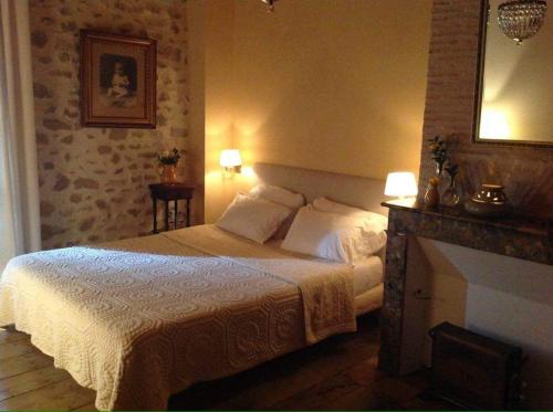 Cardabelle Holiday Home with private garden in Saint-Claud