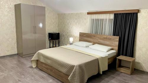 1 queen bed