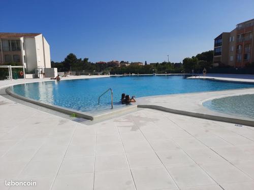 Swimming pool, Charmant T2 Lagon Bleu near Théâtre Romain