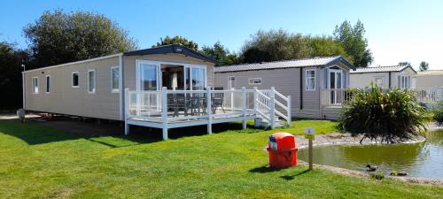 Sunflower 3 Bedroom Mini Lodge at Southview Holiday Park Skegness