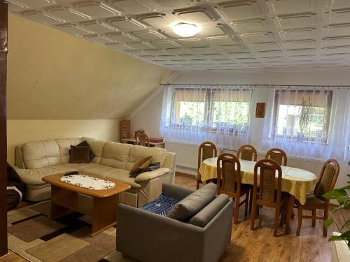 Ubytovanie Privat Antoni - apartman v RD in Medvedzie