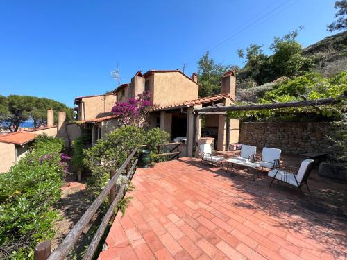  Villa Calypso 8 Pax, by VILLASRETREATS in Giglio Porto