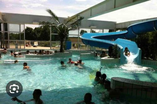 Chalet LA PERCHE au bord de l'eau in Saint-Aignan-le-Jaillard