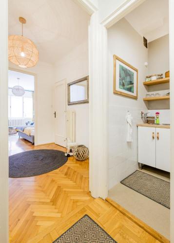Chic flat in heritage area near the city center - image 2