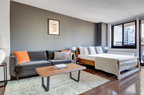 UES Studio w Balcony Gym nr subway NYC-240, New York