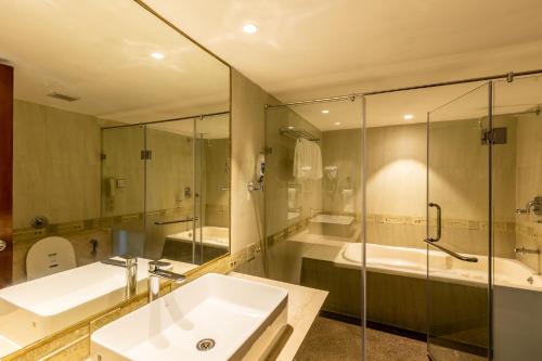 room detail thumbnail 2