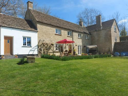 外部景觀, Thames Head Wharf - Historic Cotswold Cottage with Stunning Countryside Views in 賽倫塞斯特