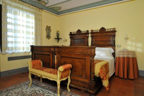 1 king bed, 1 sofa bed