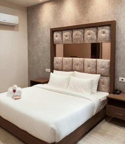 SPT Clarks Inn Suite, Mandi