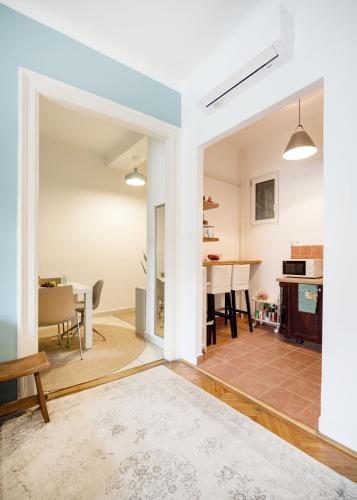 Modern flat in heritage district near the City center - image 14