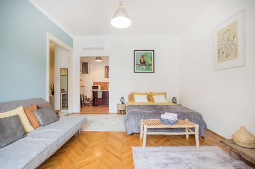 Modern flat in heritage district near the City center - image 13