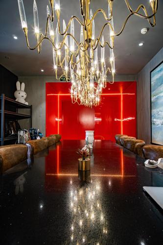 HeSu Hidden Art Hotel & Suites (HEONIC ART-PLAY HOTEL & SUITES - Ultimate Switch Experience - Exclusive 2&3-Bedroom Suites with Jade) in Kis Vadlúd Pagoda
