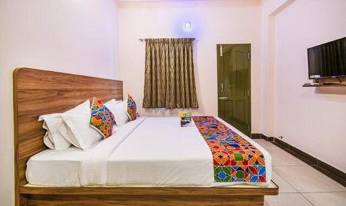 FabHotel Radha Residency