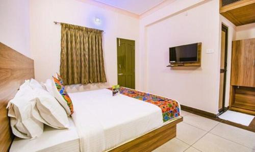 FabHotel Radha Residency