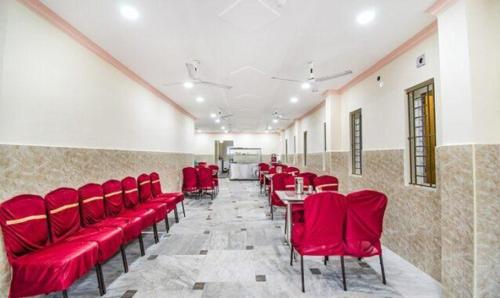 FabHotel Radha Residency