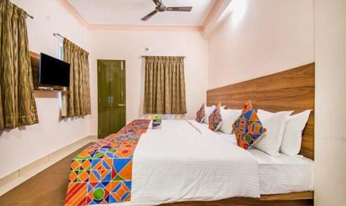 FabHotel Radha Residency