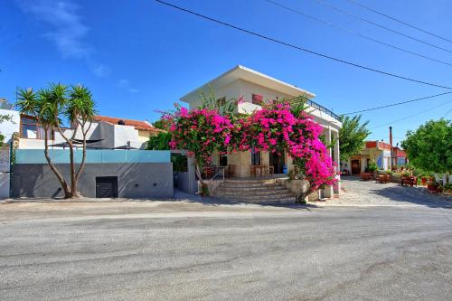 Exterior view, Casa Cafenio by PosarelliVillas in Fres