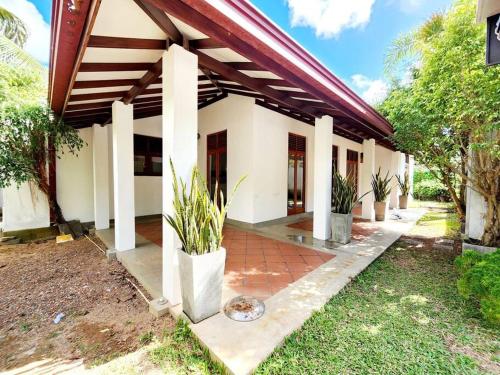 Luxury Haven: Spacious Two Bedroom Villa with Parking