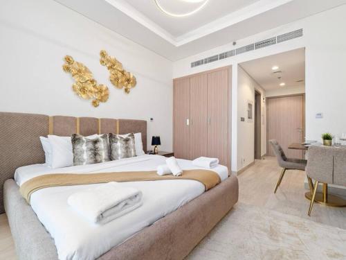 Lovely Studio with Cozy Balcony and Outdoor Pool, Dubai