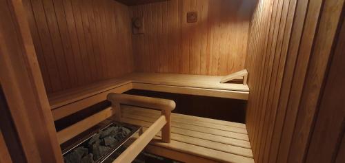 Szauna, HeidiHoliday geräumige Maisonette-Attica, Sauna & Panoramaterrasse - aufgewertet 2023 (HeidiHoliday-Jenins Grand Maisonette-Attika mit Office & Relax-Bereich, Aussenparkplatz & Garage, ge) in Landquart