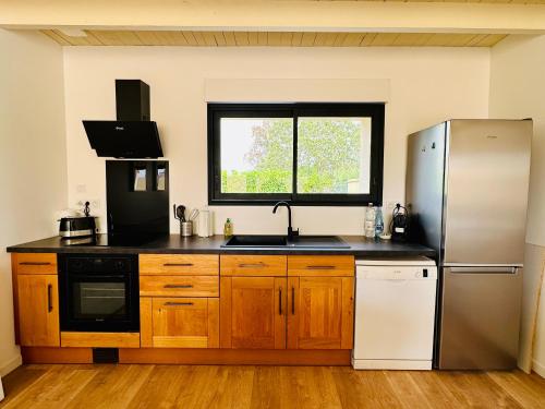廚房, La Halte Occitane - Classé 3 étoiles - Pour 6 personnes, 3 chambres, parking, terrasse, tout inclus (La Halte Occitane - Classe 3 etoiles - Pour 6 personnes, 3 chambres, parking, terrasse, tout inclus) in 蒙托邦市中心
