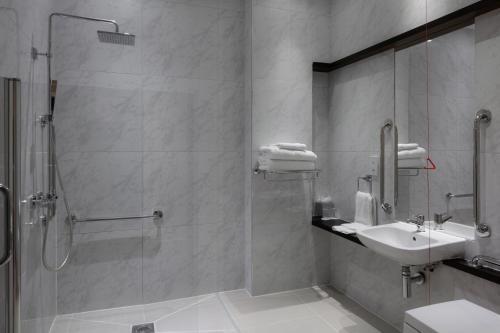DoubleTree By Hilton London - Greenwich - image 17