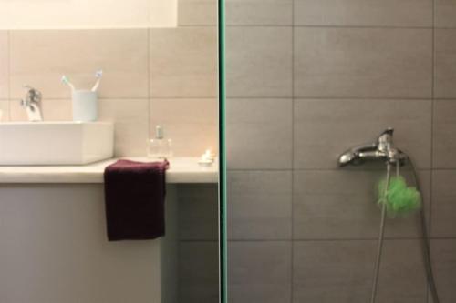 Contemporary Athenian Flat - Tap to explore photos