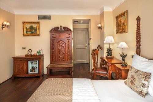 Superior Double Room image 5