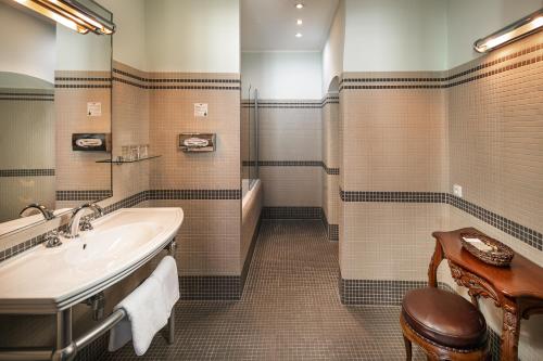 Iron Gate Suite image 2